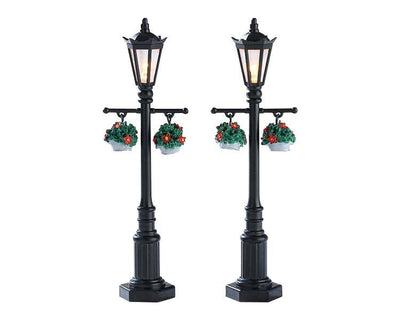 OLD ENGLISH LAMP POST, SET OF 2, B/O (4.5V) - Christmas.uk