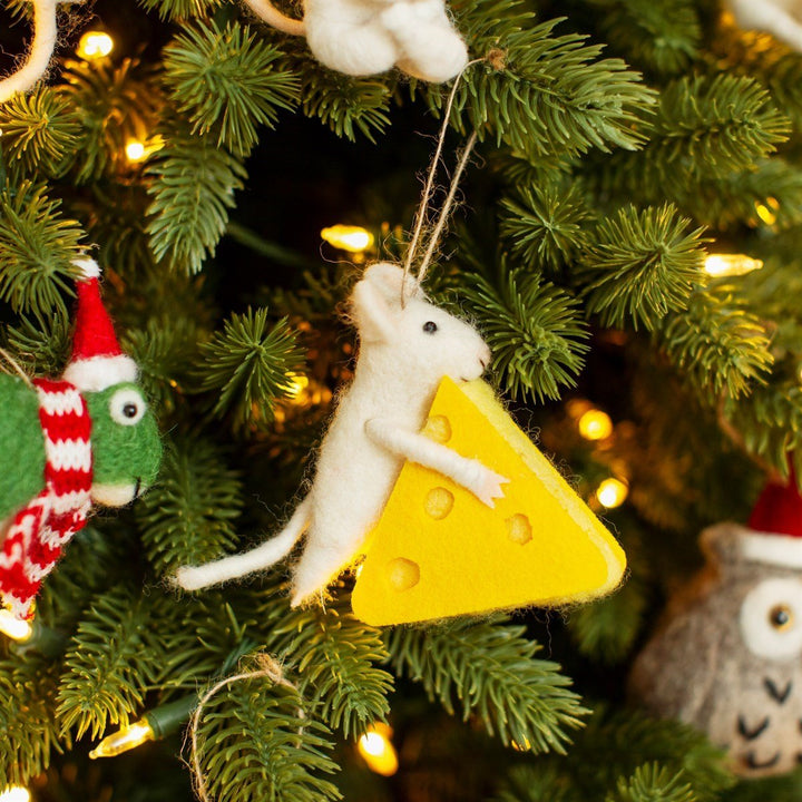 Mouse Gets the Cheese Felt Decoration - Christmas.uk
